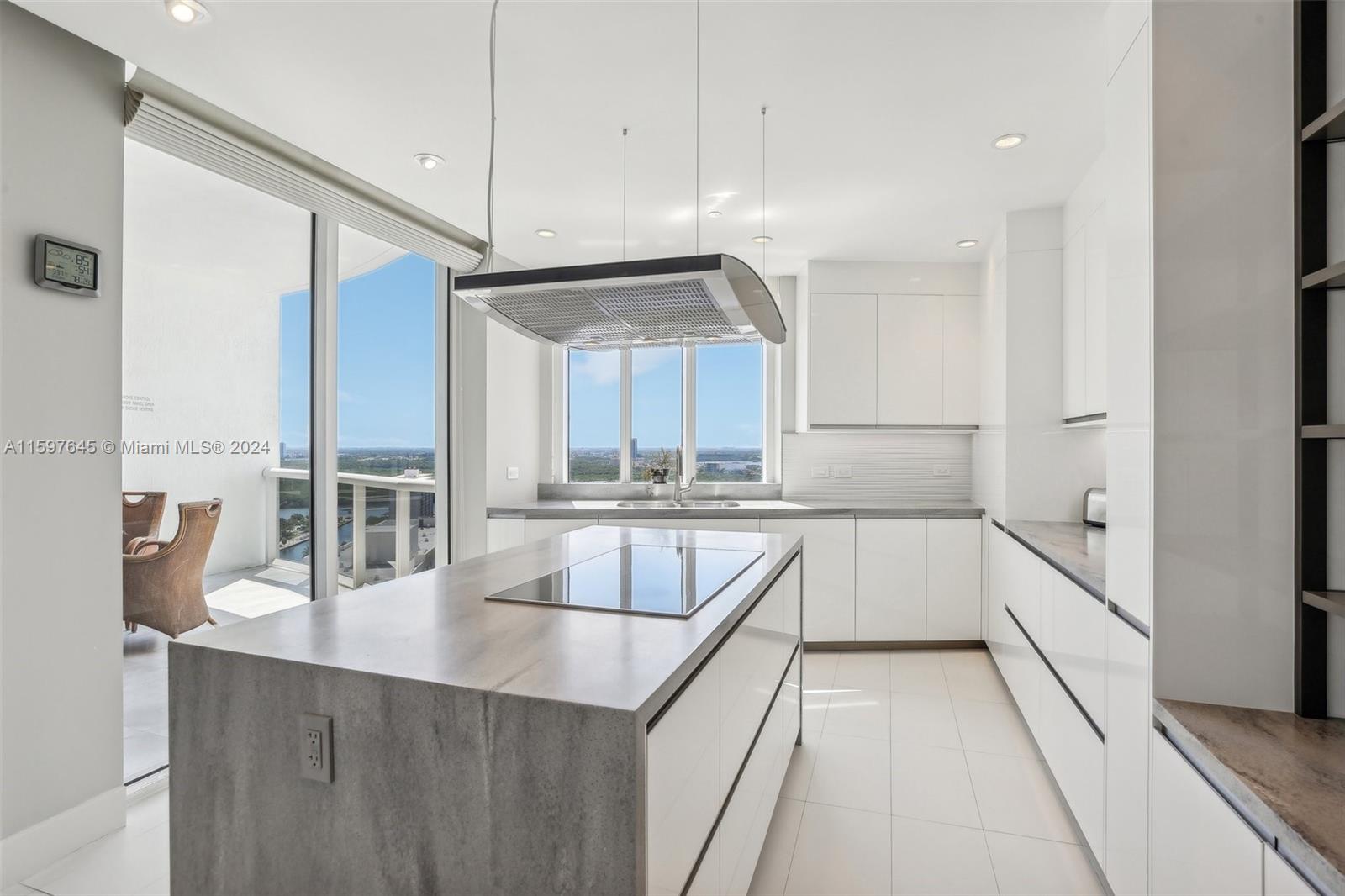 TDR TOWER I CONDO - Residential