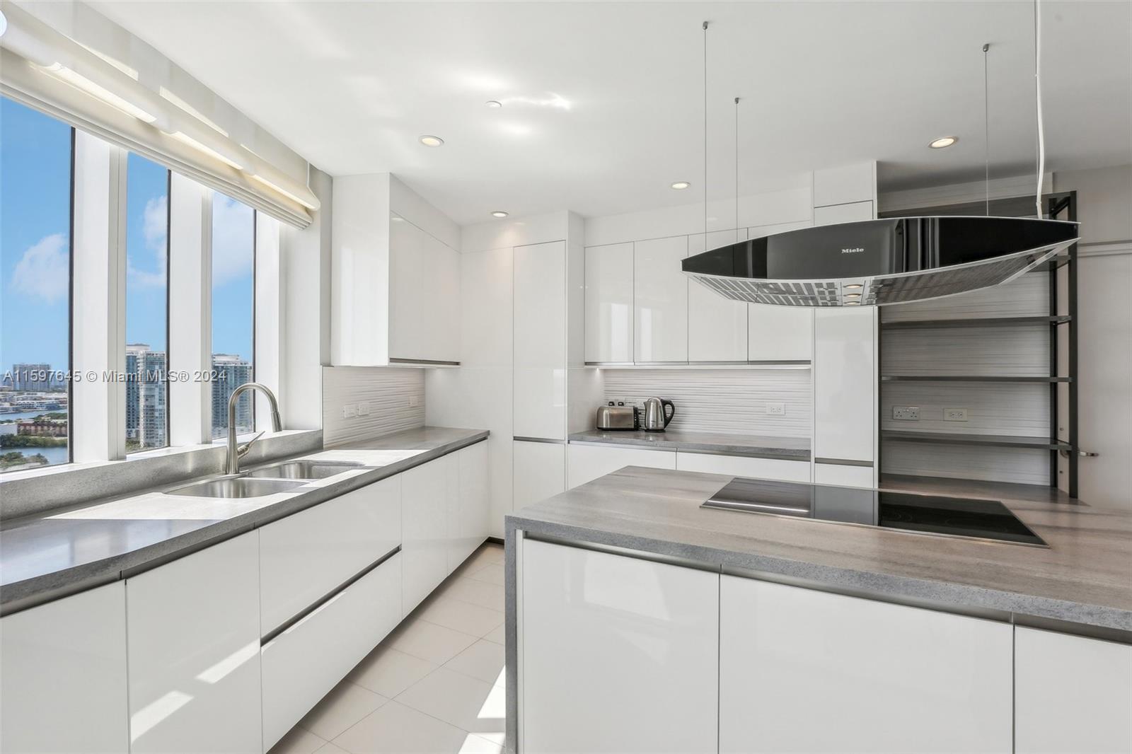 TDR TOWER I CONDO - Residential