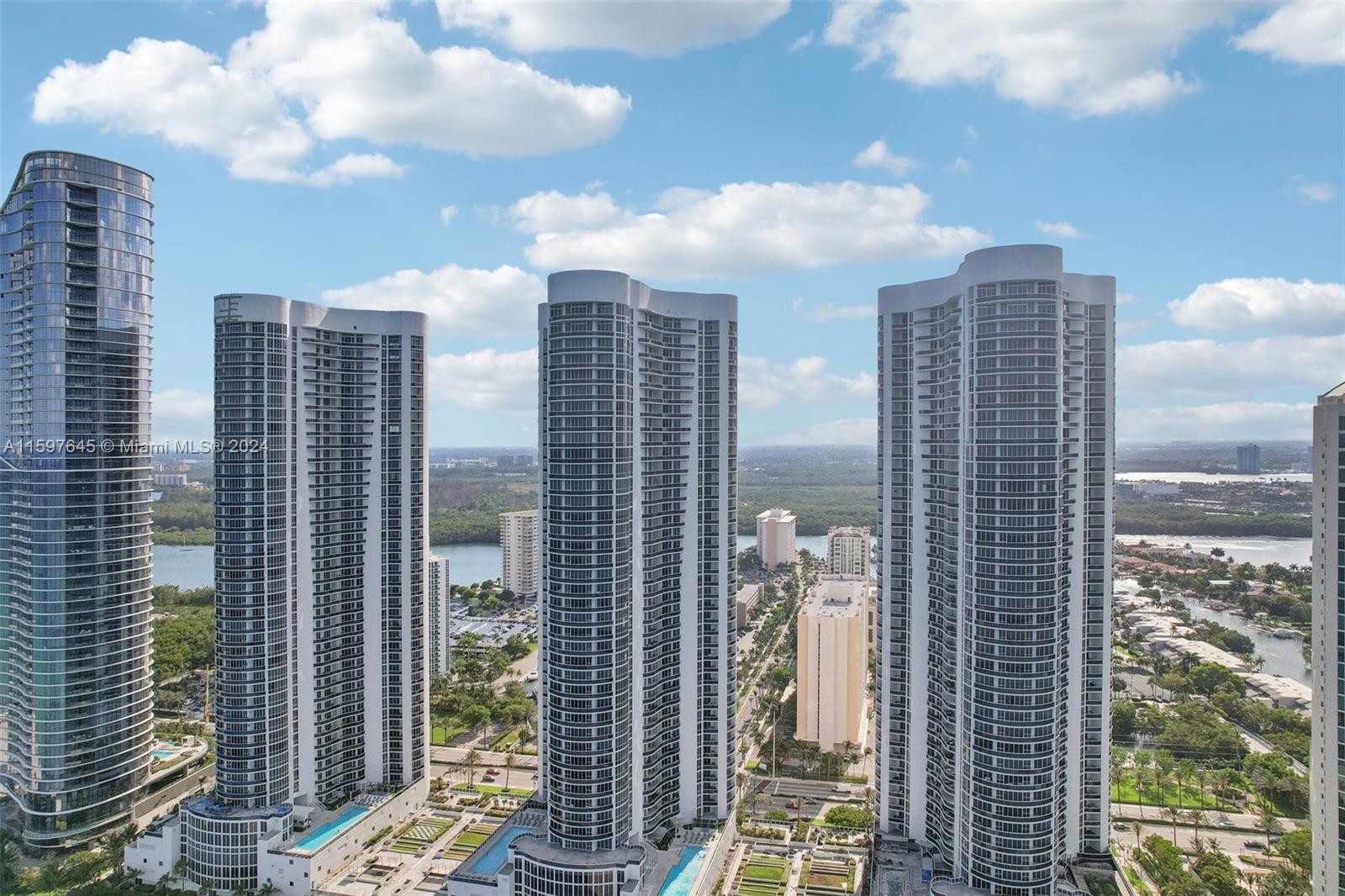TDR TOWER I CONDO - Residential