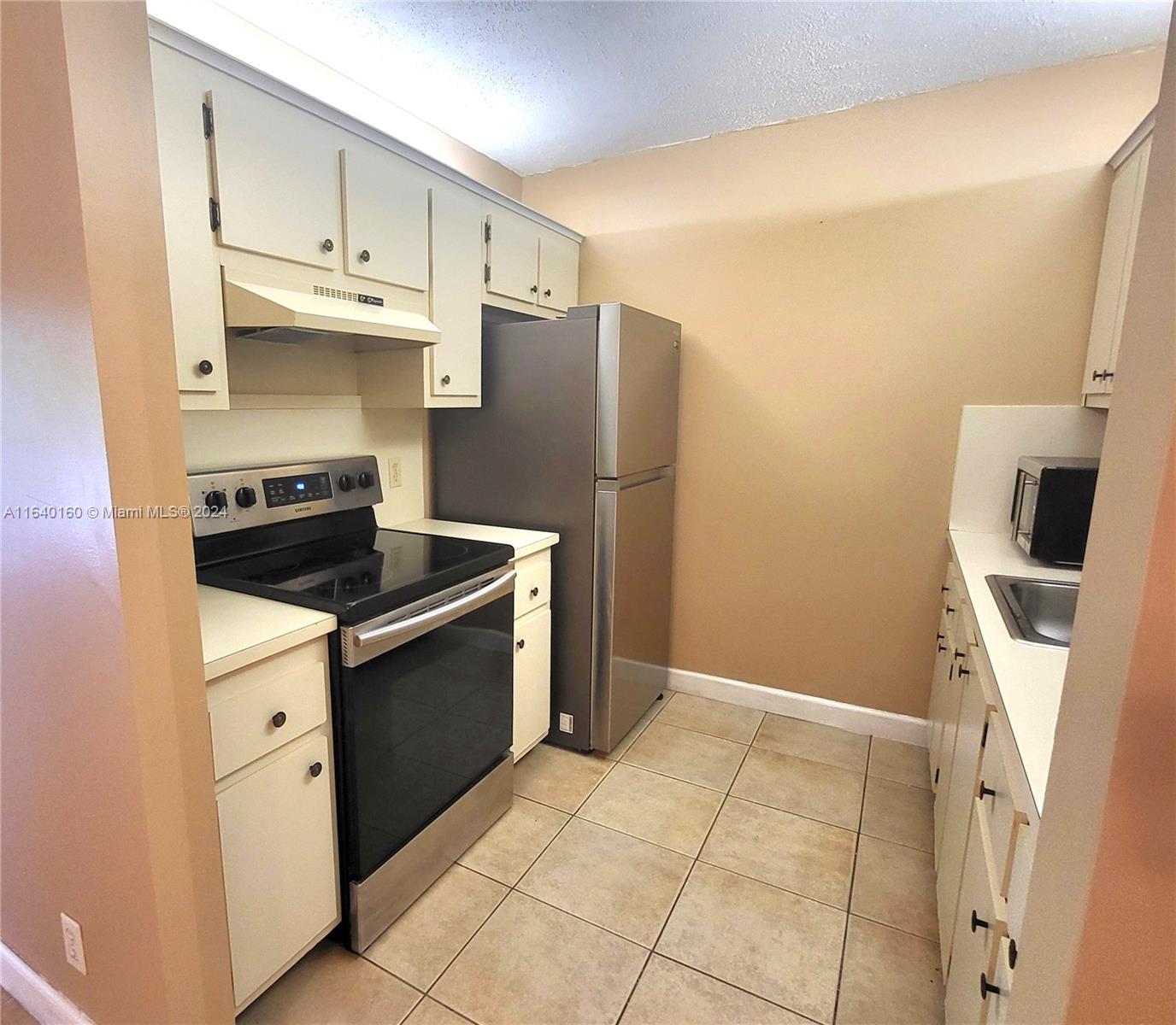 NEW HAMPTON AT CENTURY VI - Residential Lease