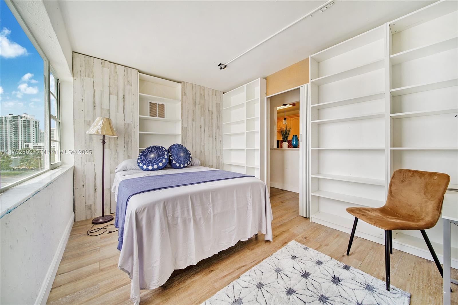 BAYSHORE YACHT & TENNIS CL - Residential