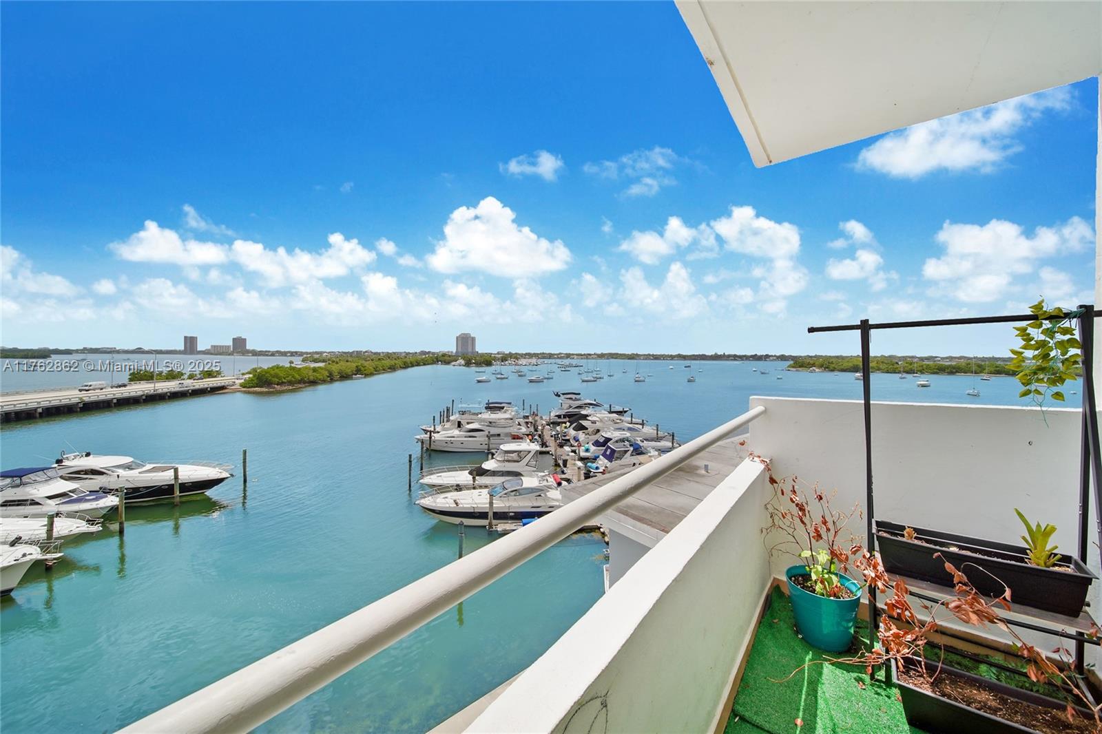 BAYSHORE YACHT & TENNIS CL - Residential