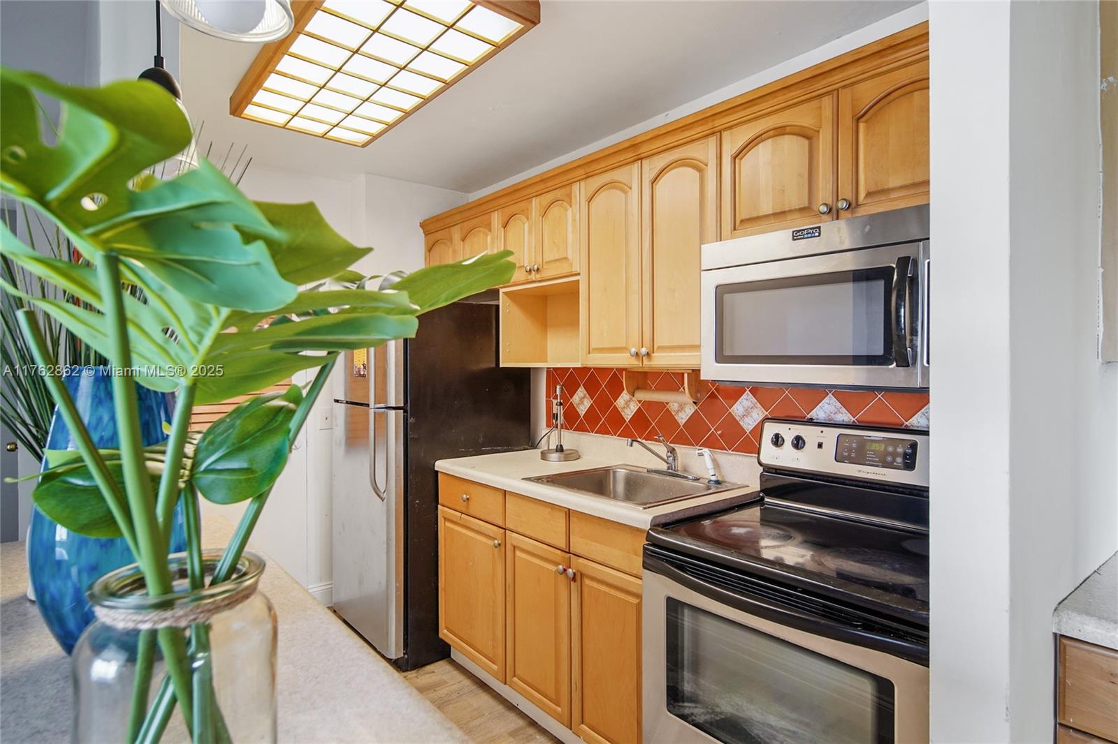 BAYSHORE YACHT & TENNIS CL - Residential