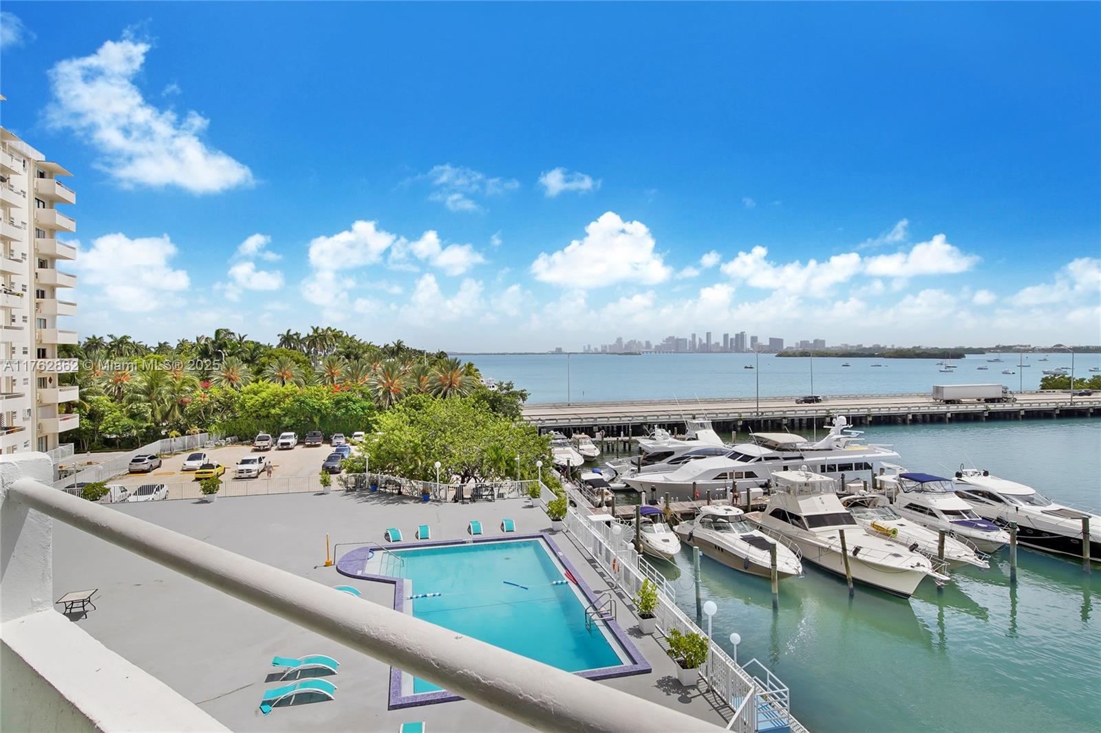 BAYSHORE YACHT & TENNIS CL - Residential