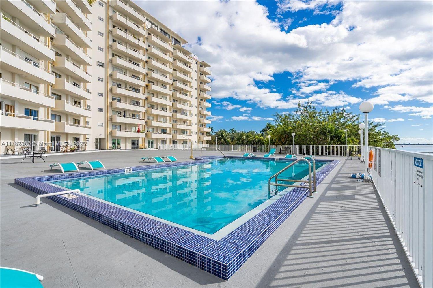 BAYSHORE YACHT & TENNIS CL - Residential