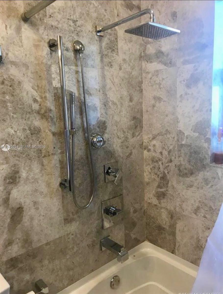 LA PALOMA - Residential Lease