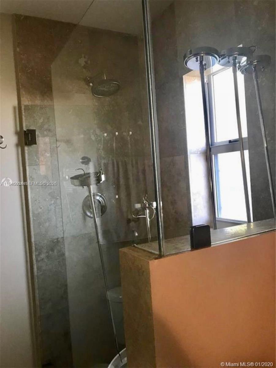 LA PALOMA - Residential Lease