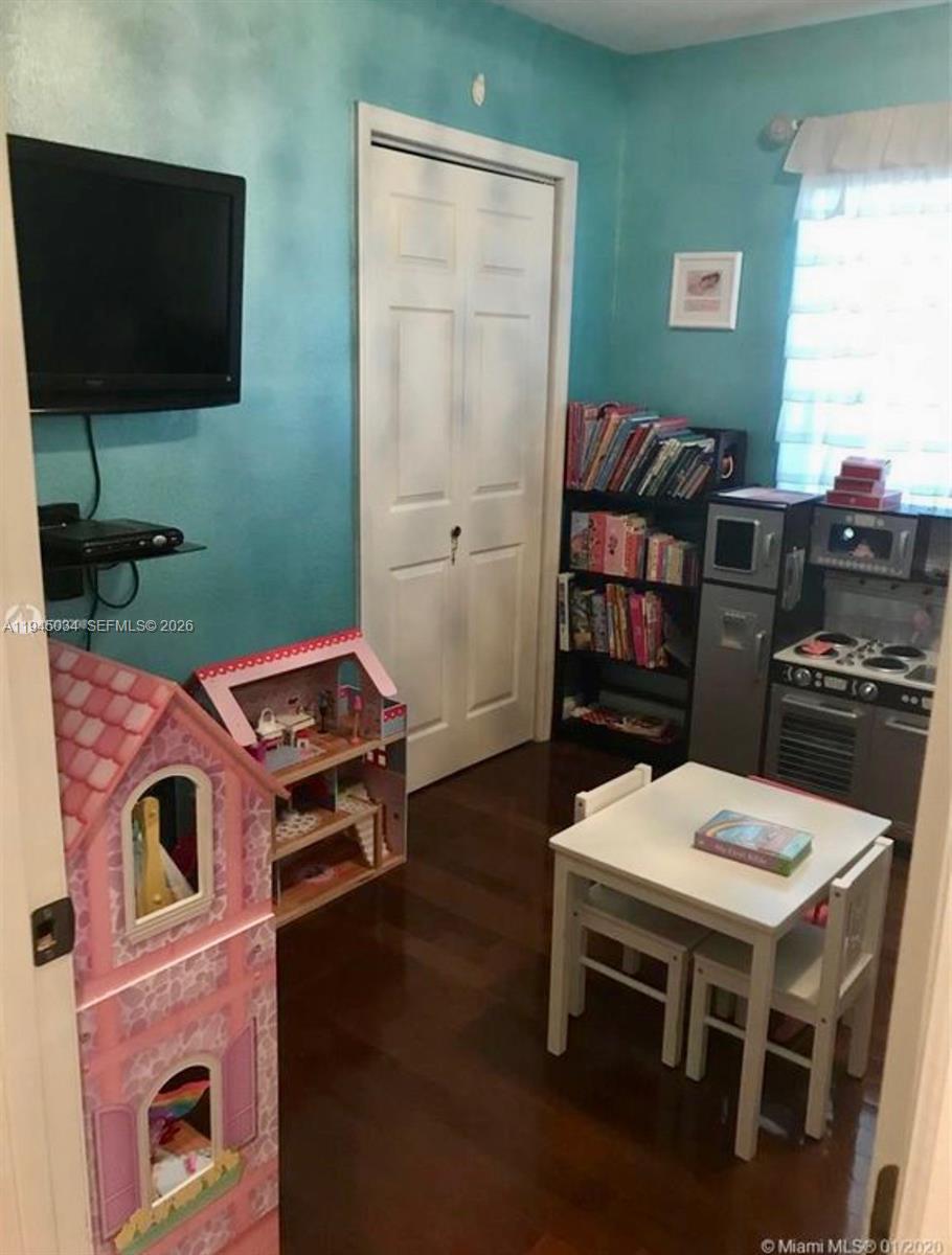 LA PALOMA - Residential Lease