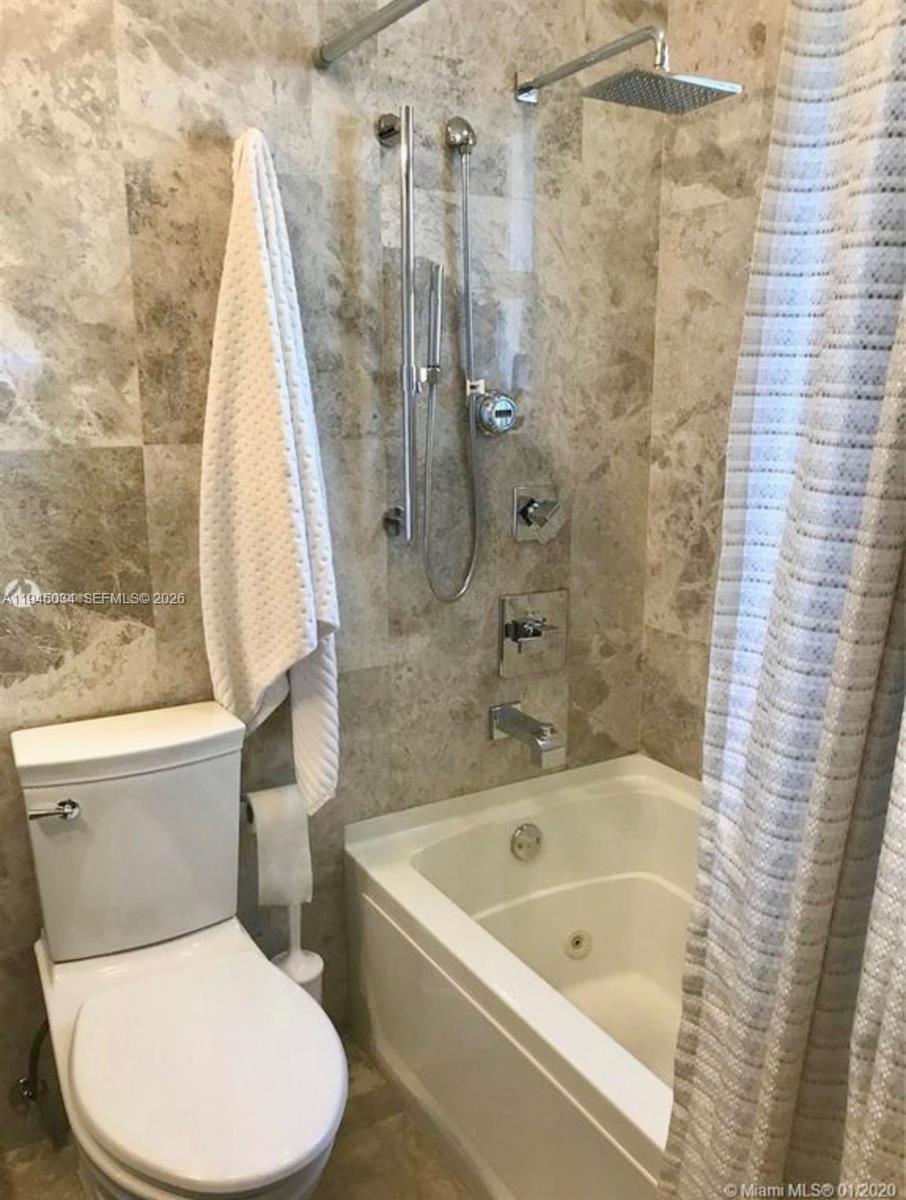 LA PALOMA - Residential Lease