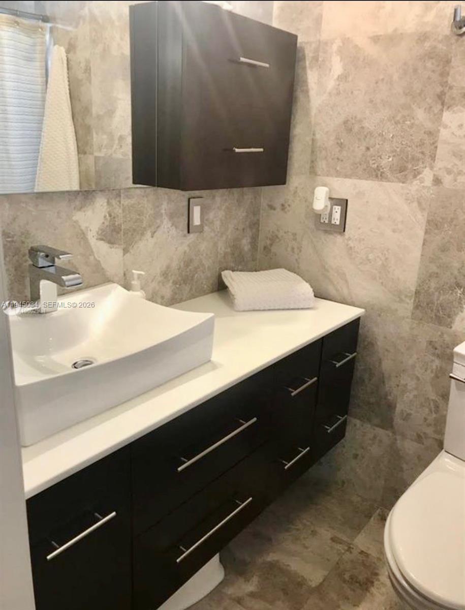 LA PALOMA - Residential Lease