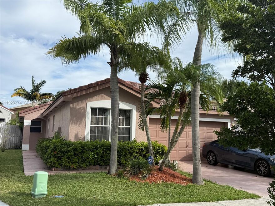 BEST PRICED HOME IN SILVER LAKES, SAPPHIRE SHORES, EXCELLENT LOCATION, 4 BED 2 BATH 2 CAR GARAGE, GREAT COMMUNITY WITH MANY AMENITIES, HOME HAS TILE FLOORS, LARGE MASTER BEDROOM, FAMILY ROOM, FENCED IN BACK YARD, SPLIT BEDROOM PLAN, MOTIVATED SELLERS. EASY TO SHOW, CALL LO.