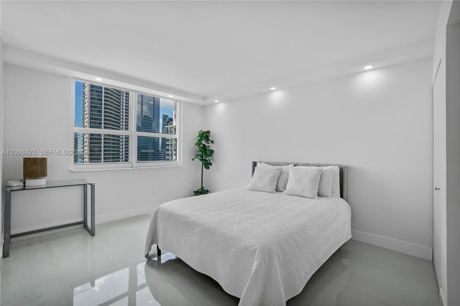 THE MARK ON BRICKELL COND - Residential