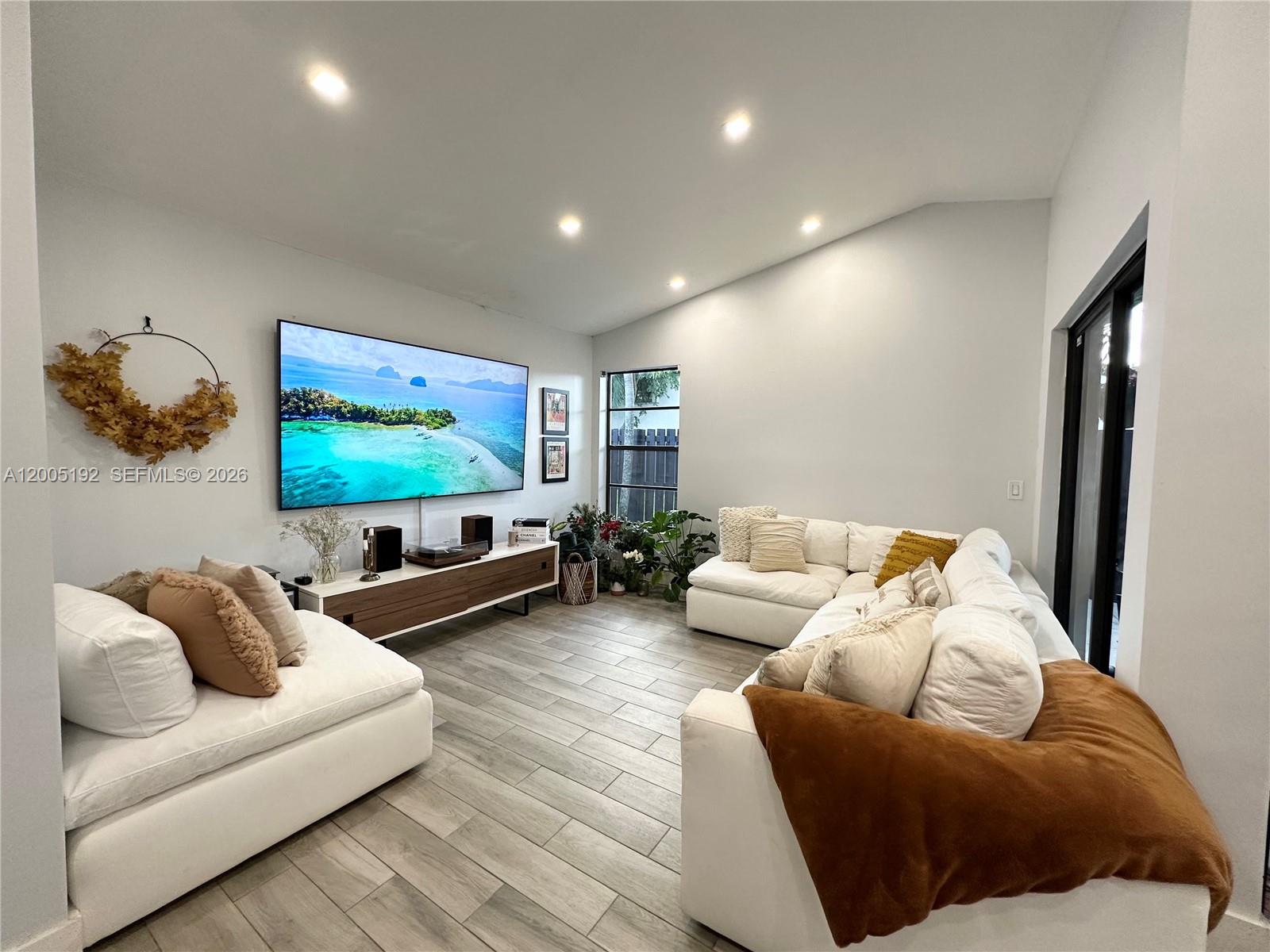 LAKES MEADOW VILG HOMES C - Residential Lease