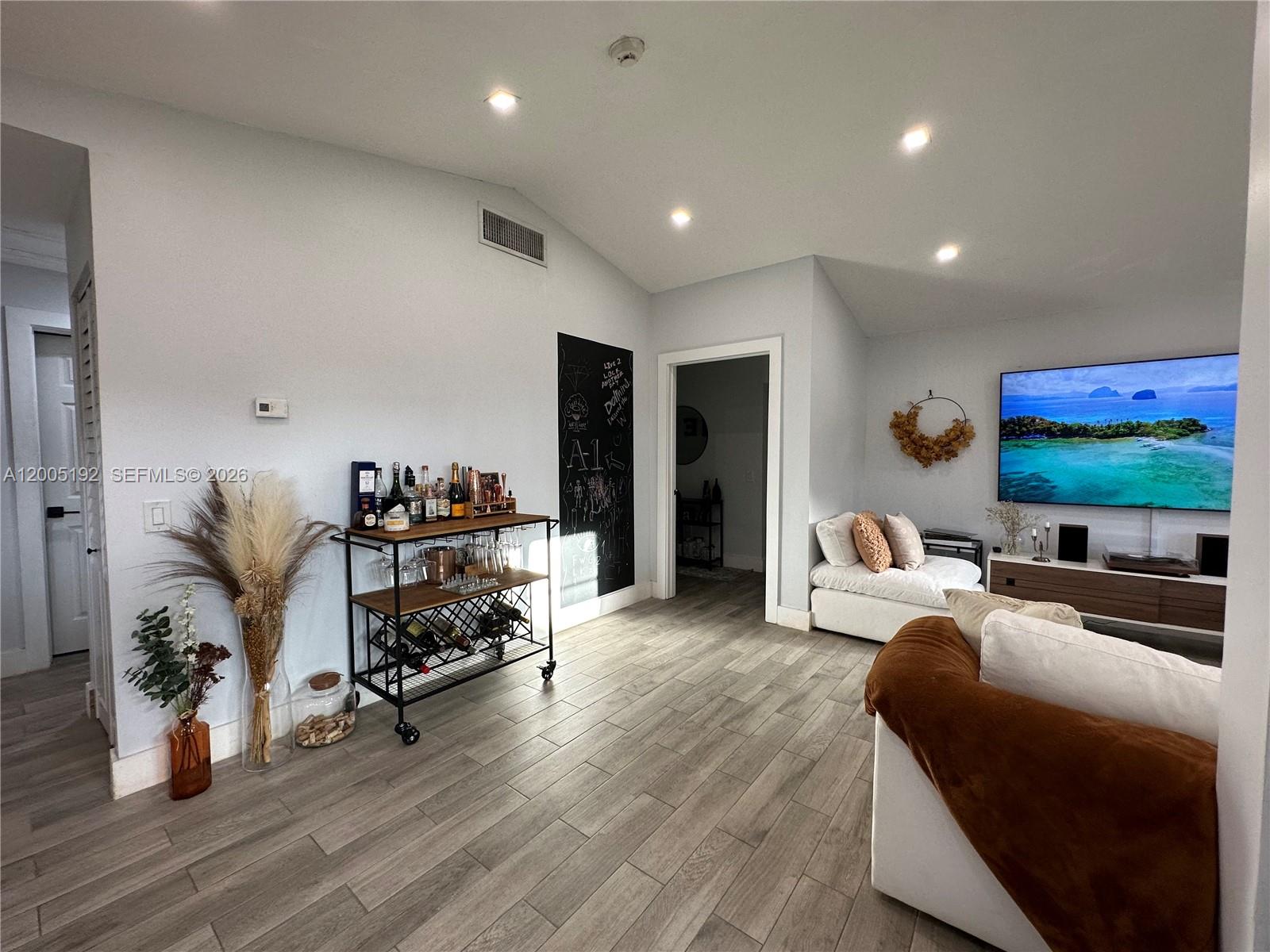 LAKES MEADOW VILG HOMES C - Residential Lease