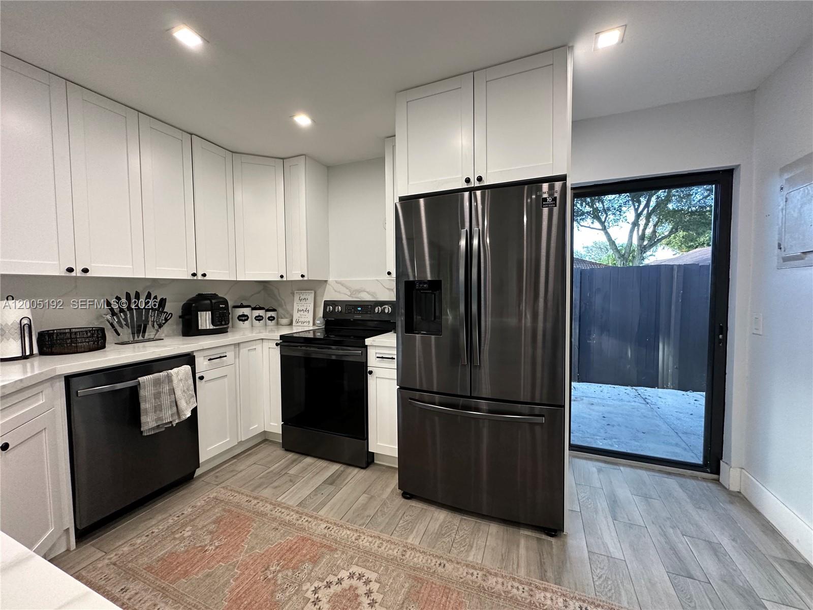 LAKES MEADOW VILG HOMES C - Residential Lease