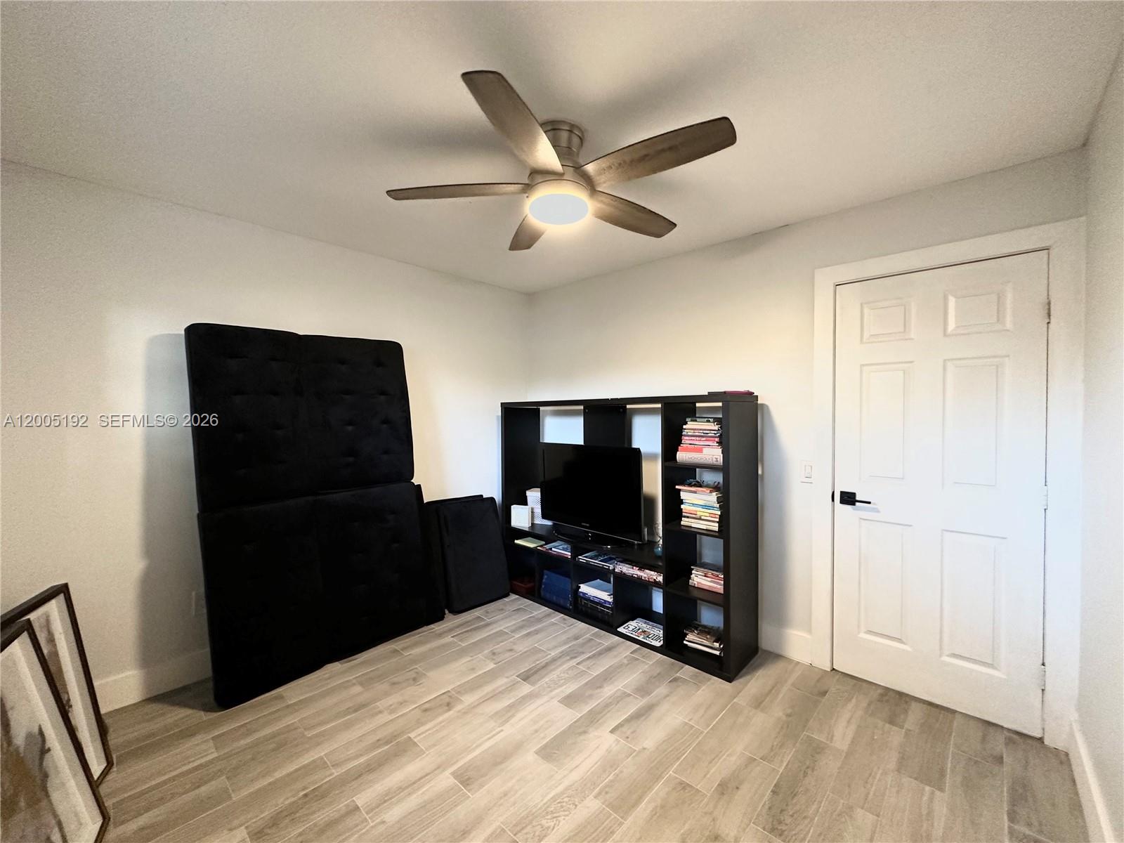 LAKES MEADOW VILG HOMES C - Residential Lease