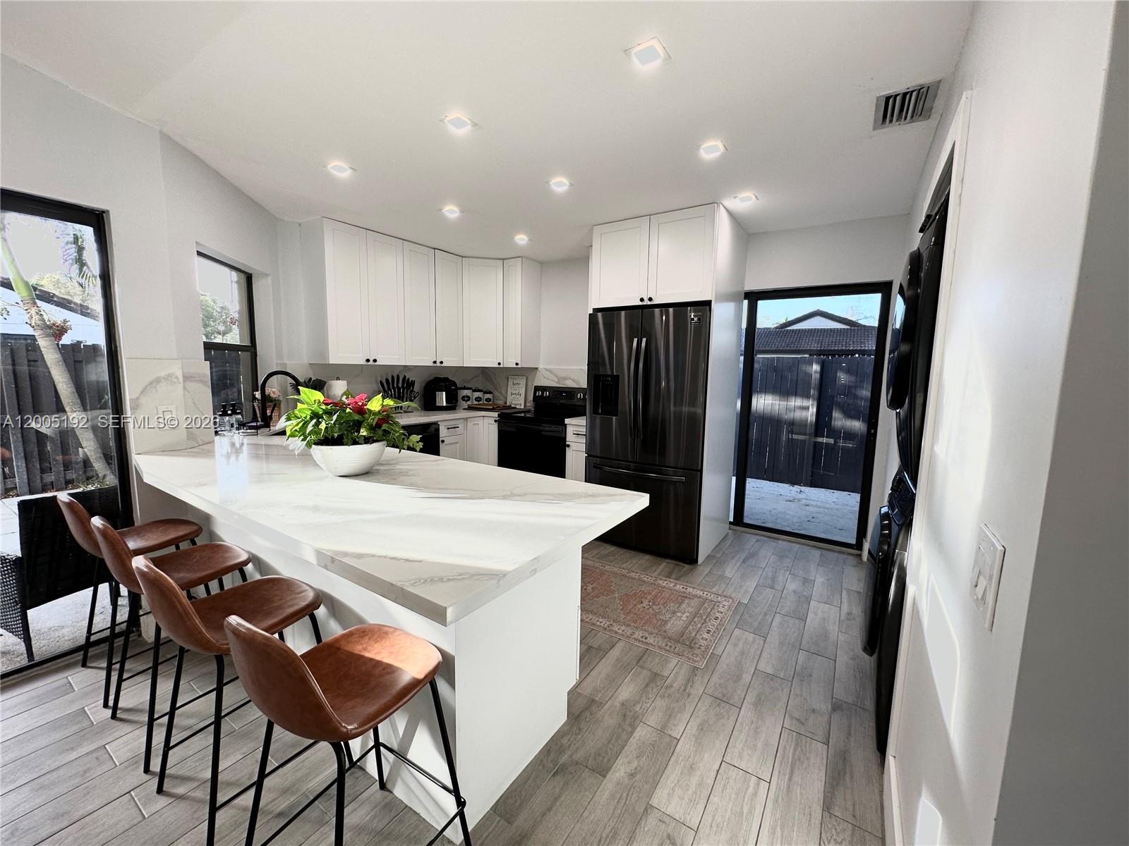 LAKES MEADOW VILG HOMES C - Residential Lease