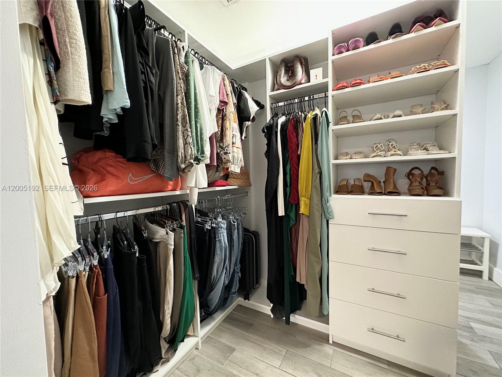 LAKES MEADOW VILG HOMES C - Residential Lease