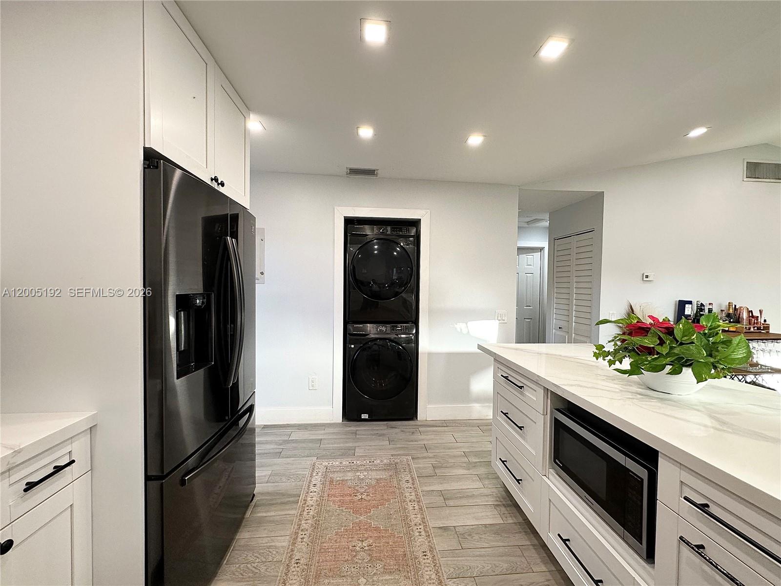 LAKES MEADOW VILG HOMES C - Residential Lease