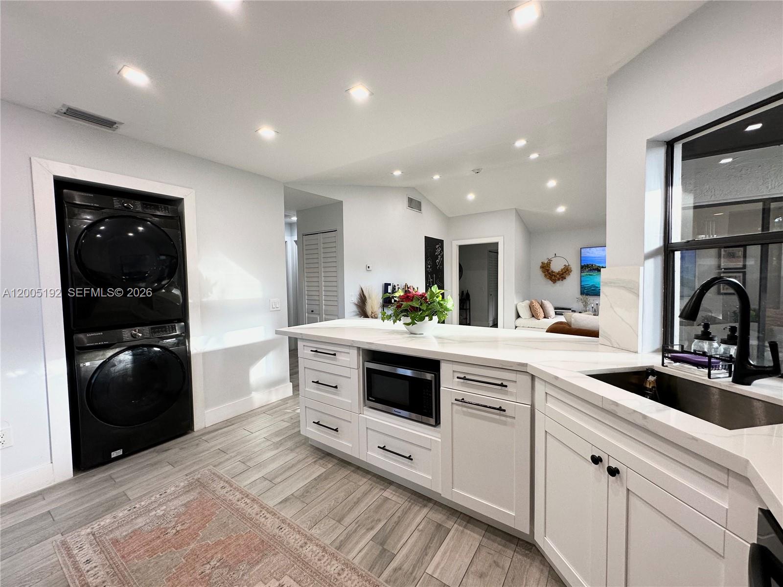 LAKES MEADOW VILG HOMES C - Residential Lease