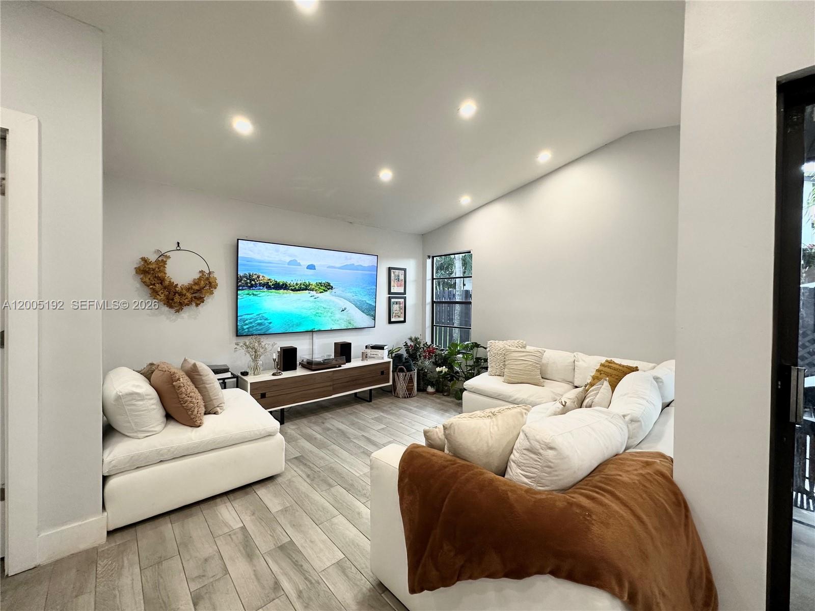 LAKES MEADOW VILG HOMES C - Residential Lease