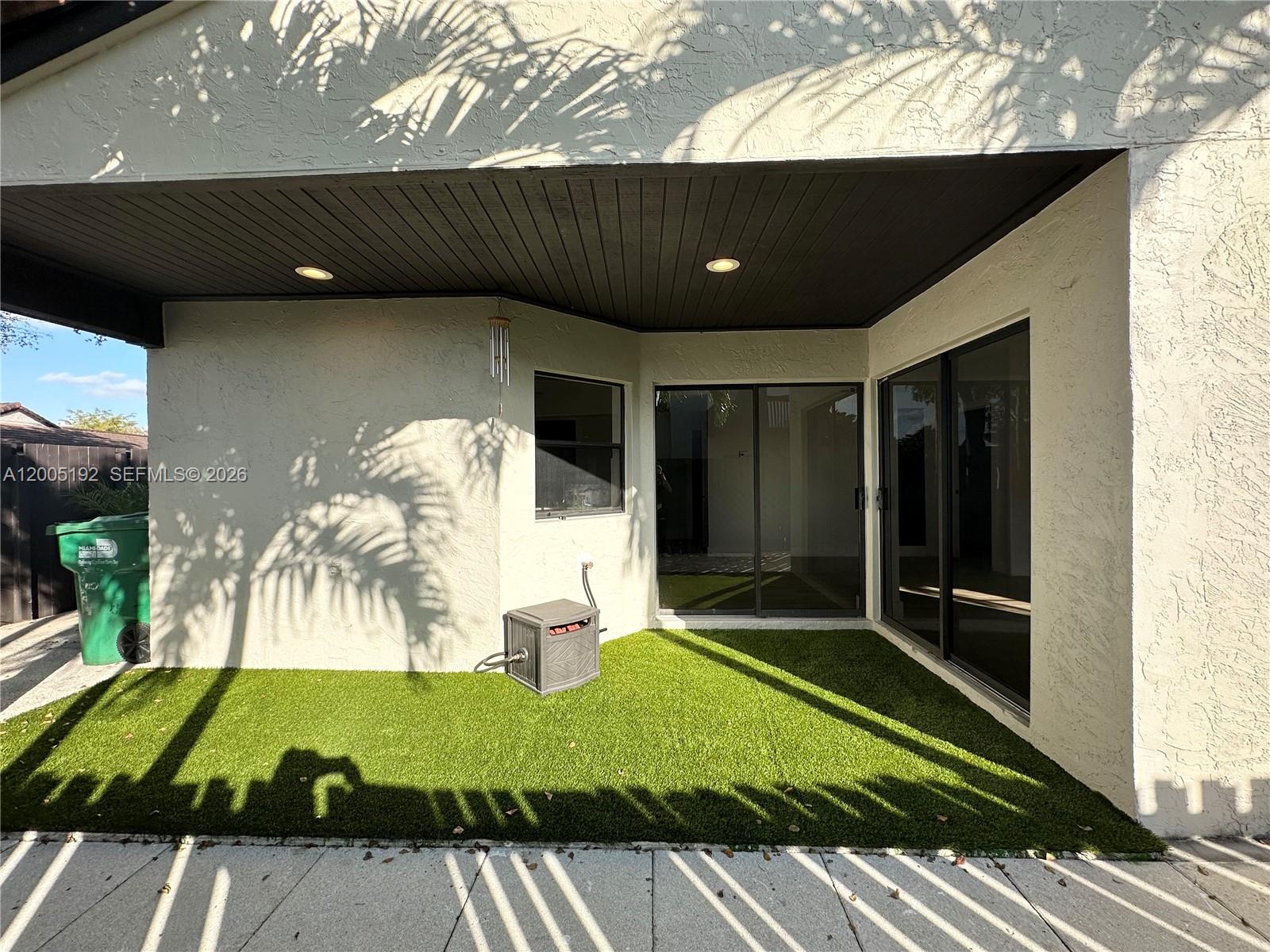 LAKES MEADOW VILG HOMES C - Residential Lease