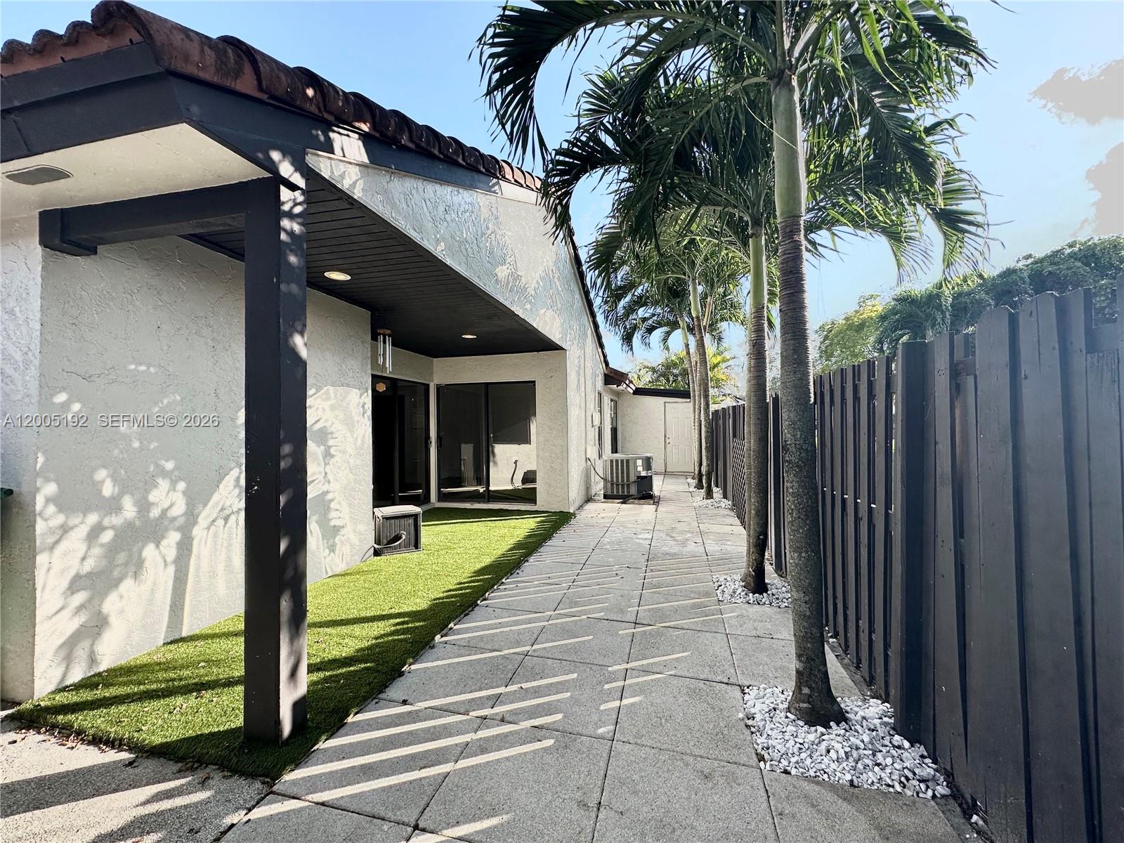 LAKES MEADOW VILG HOMES C - Residential Lease