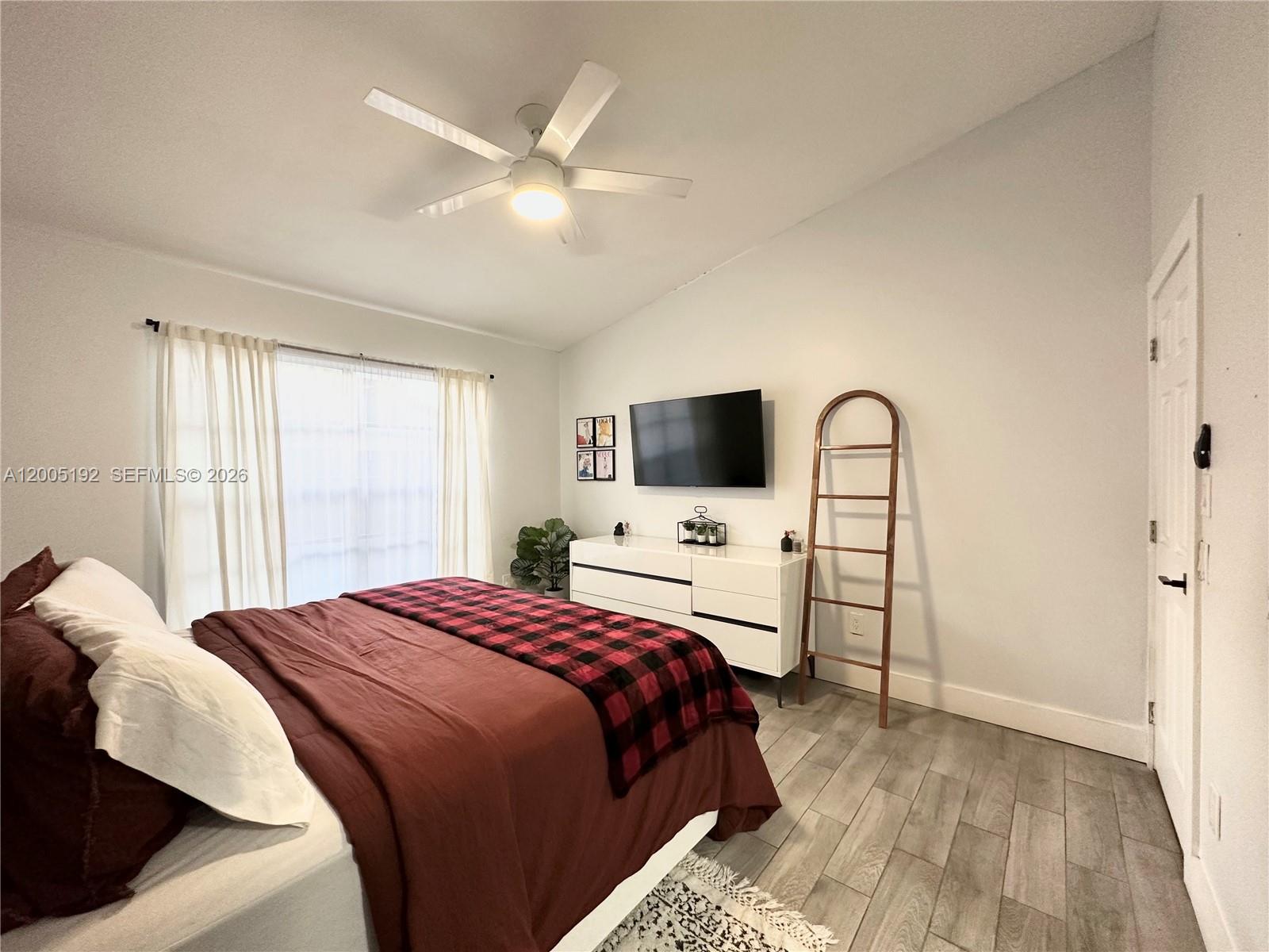 LAKES MEADOW VILG HOMES C - Residential Lease