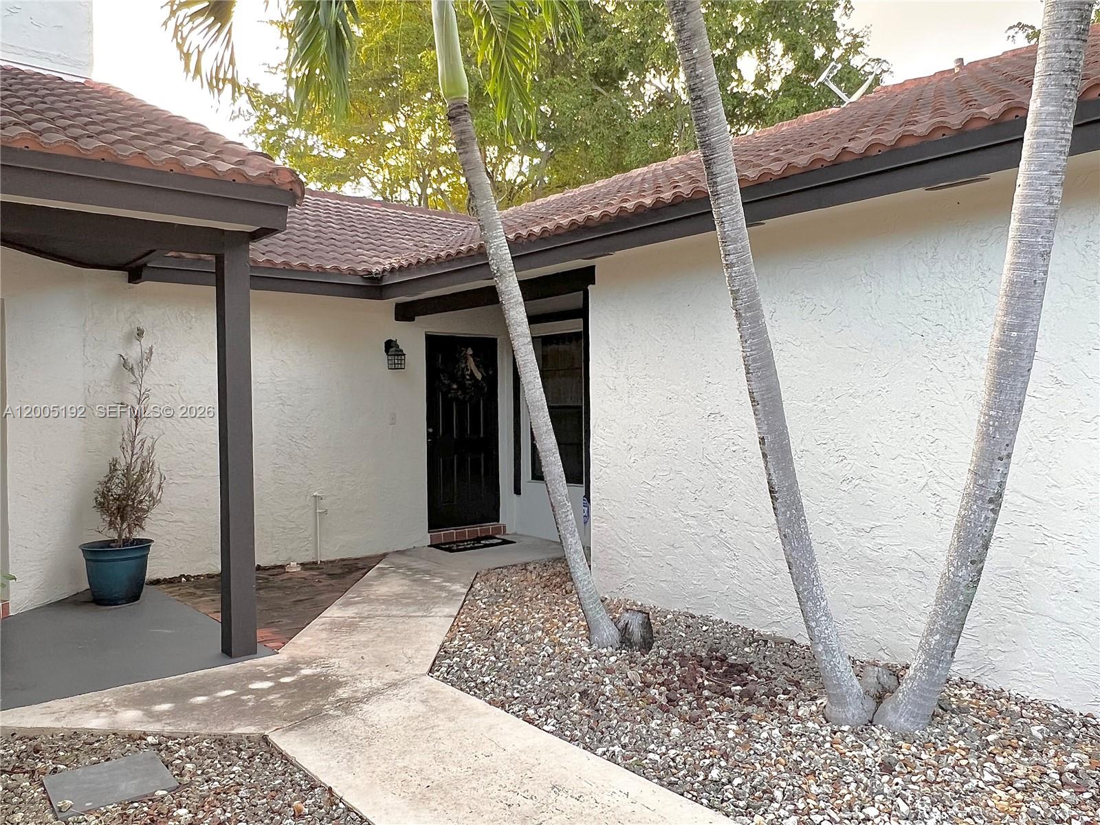 LAKES MEADOW VILG HOMES C - Residential Lease