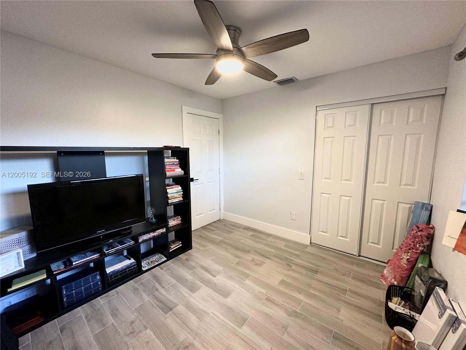 LAKES MEADOW VILG HOMES C - Residential Lease