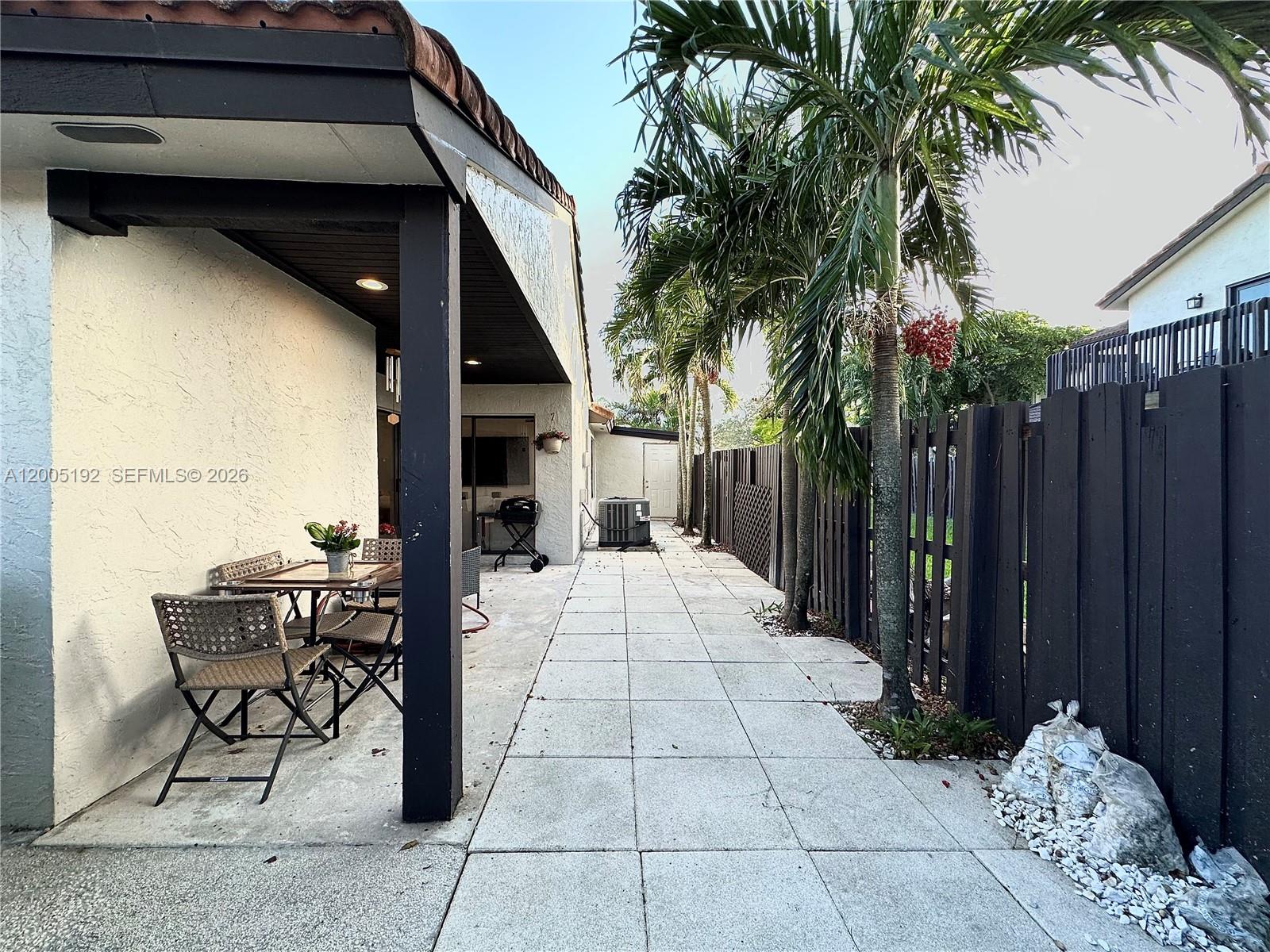 LAKES MEADOW VILG HOMES C - Residential Lease