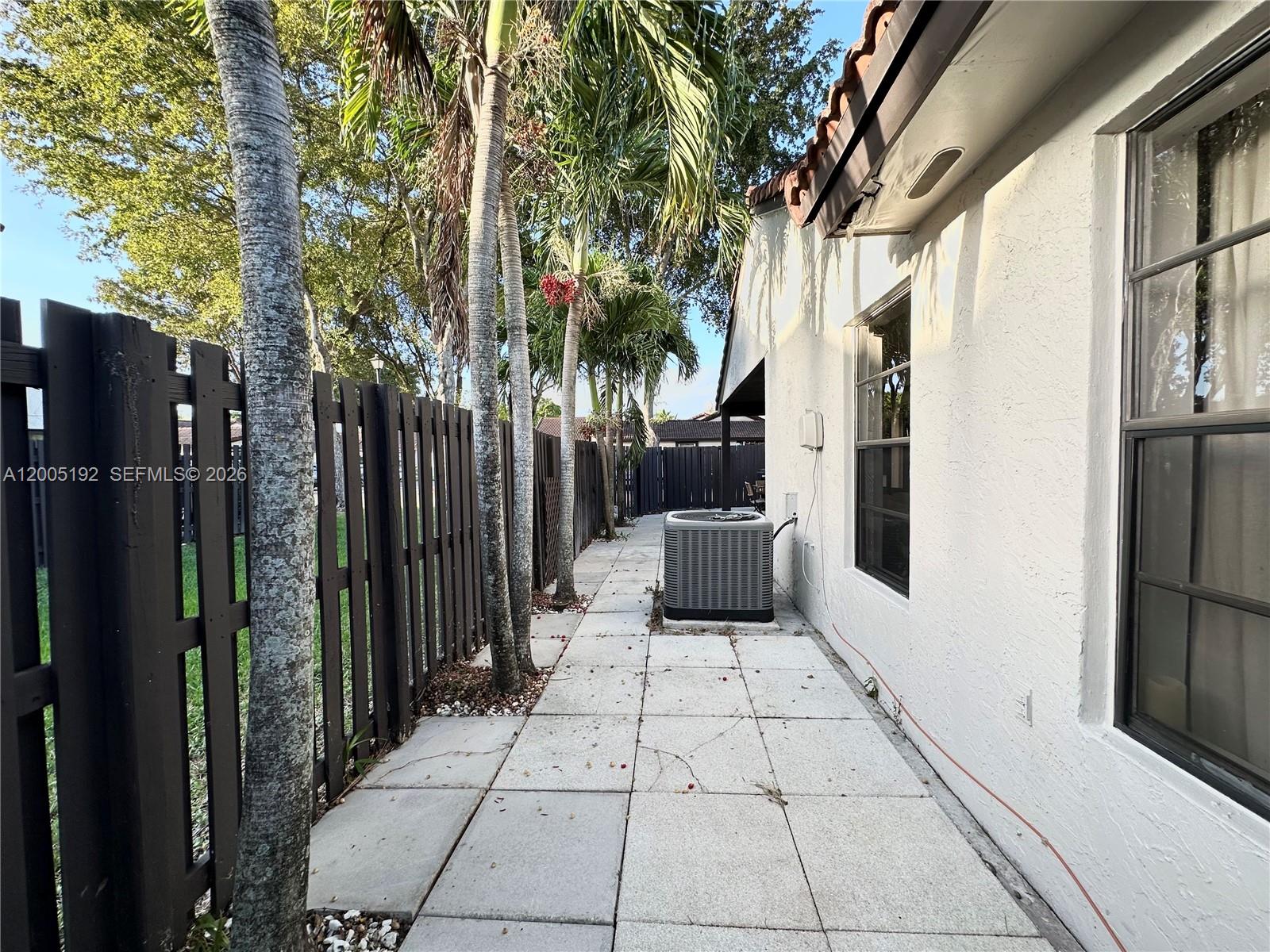 LAKES MEADOW VILG HOMES C - Residential Lease