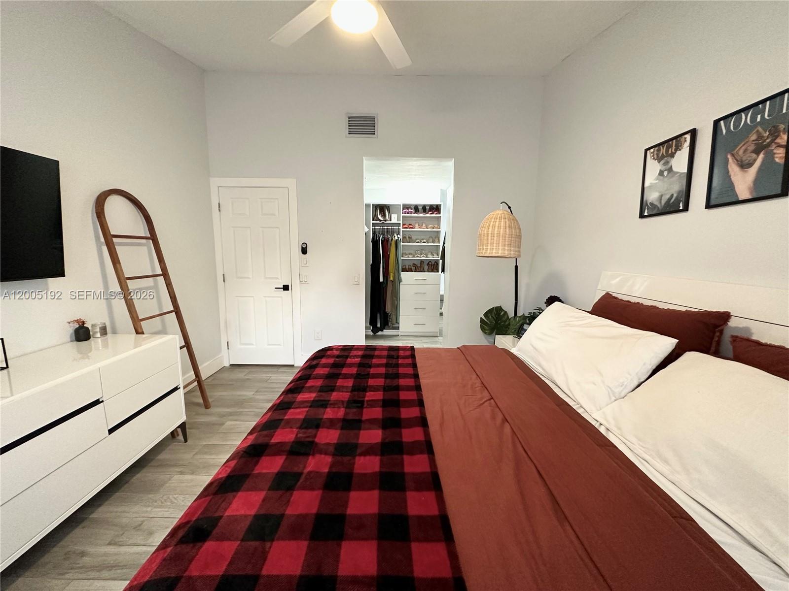 LAKES MEADOW VILG HOMES C - Residential Lease