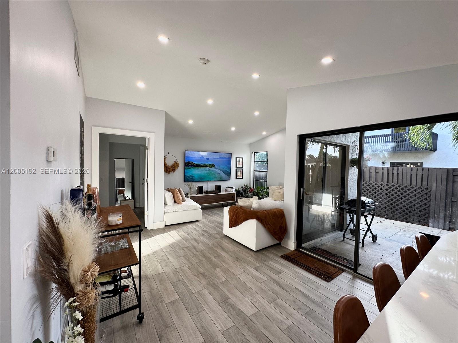 LAKES MEADOW VILG HOMES C - Residential Lease