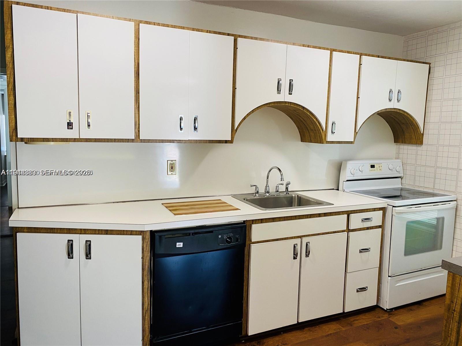 HOLLYWOOD PARK - Land