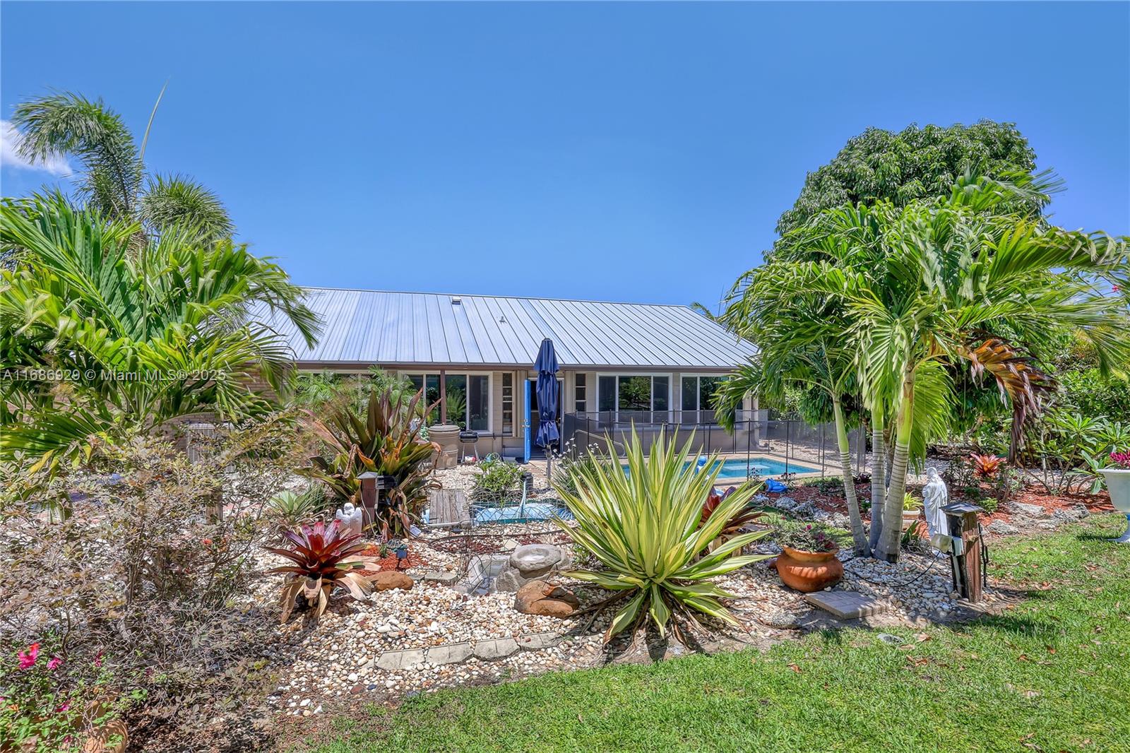 4706 SE Manatee Ter, Stuart, FL, 34997/$575,000 4 4706 SE Manatee Ter