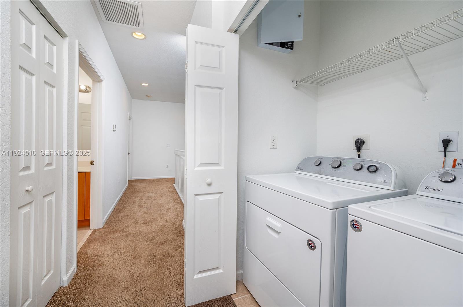 OAKLAND LAKES - Residential