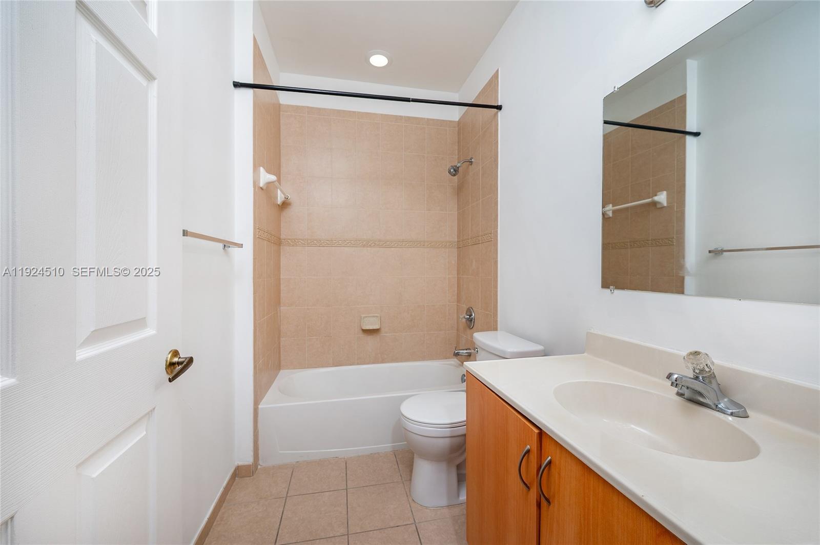 OAKLAND LAKES - Residential