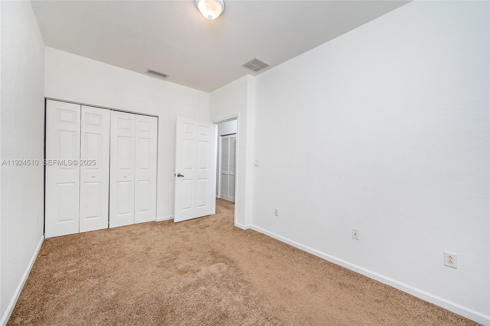 OAKLAND LAKES - Residential