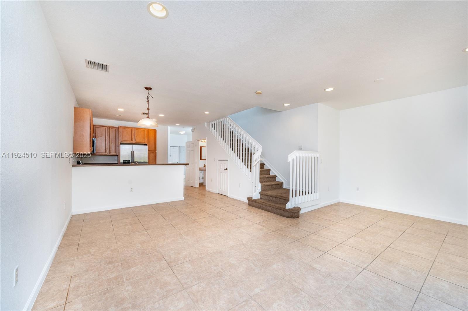 OAKLAND LAKES - Residential