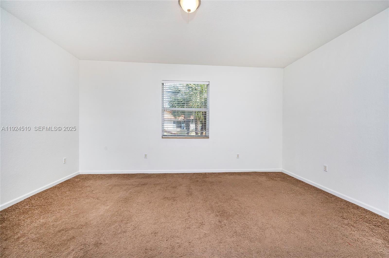 OAKLAND LAKES - Residential