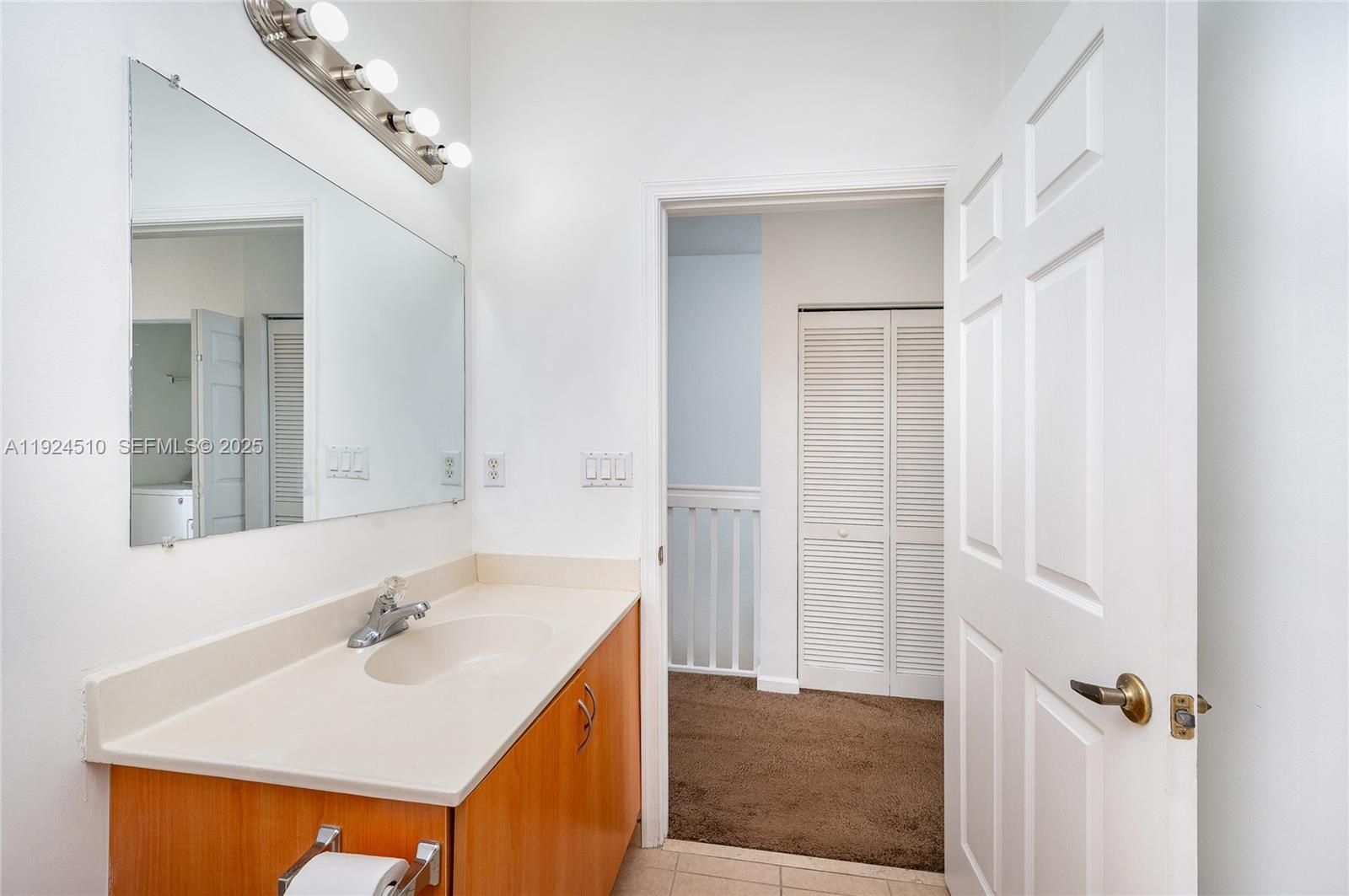 OAKLAND LAKES - Residential