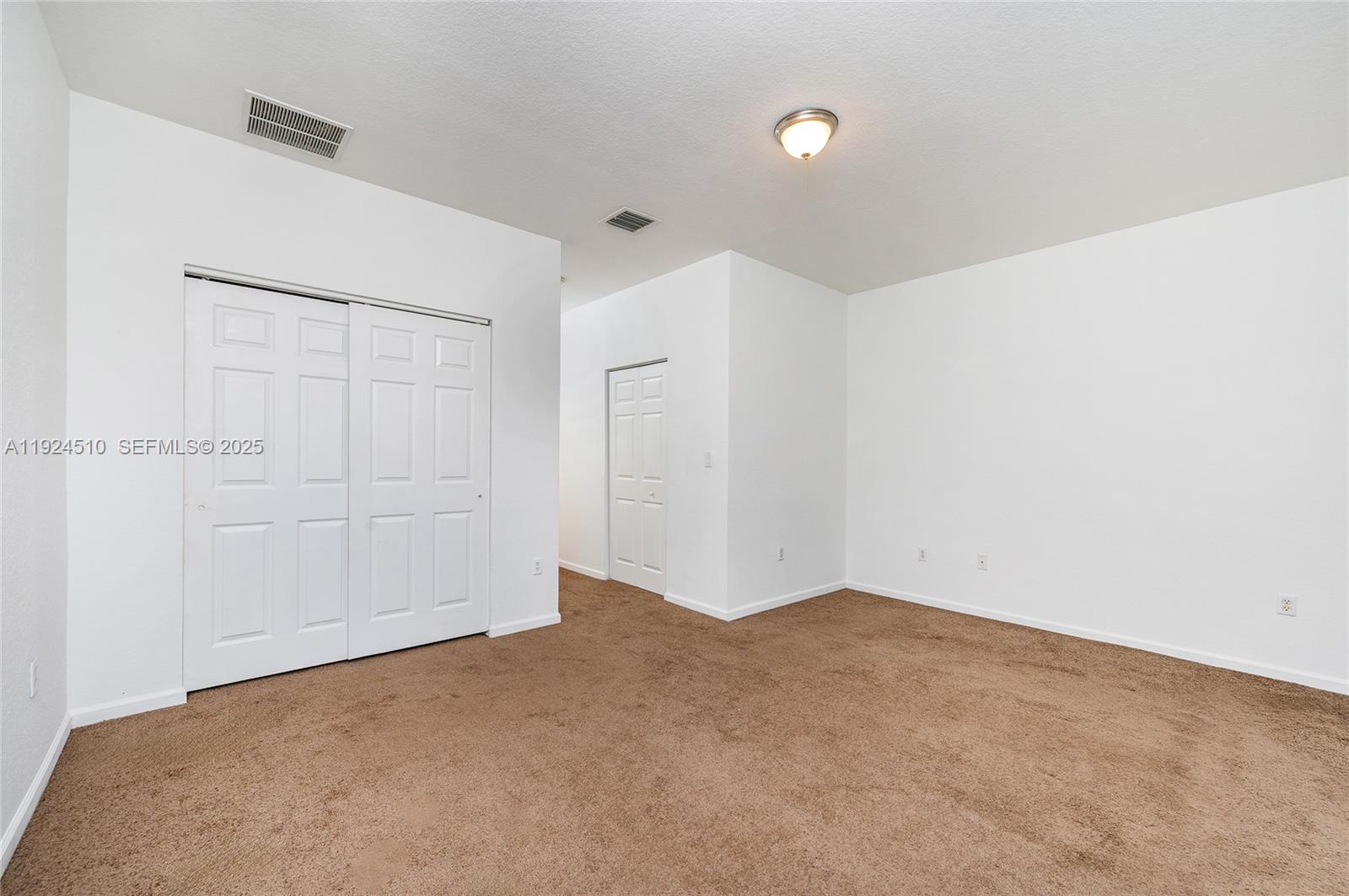 OAKLAND LAKES - Residential