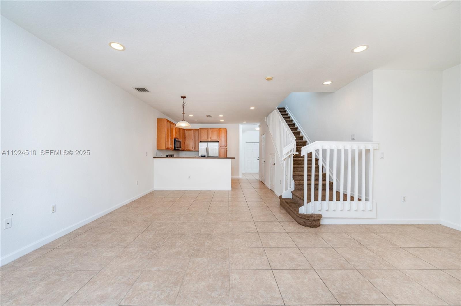 OAKLAND LAKES - Residential