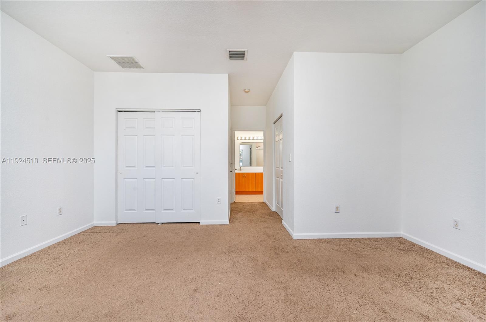 OAKLAND LAKES - Residential