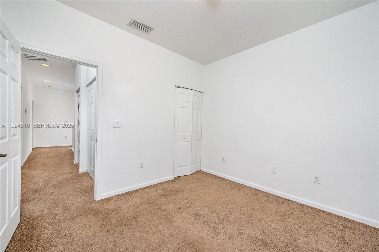 OAKLAND LAKES - Residential