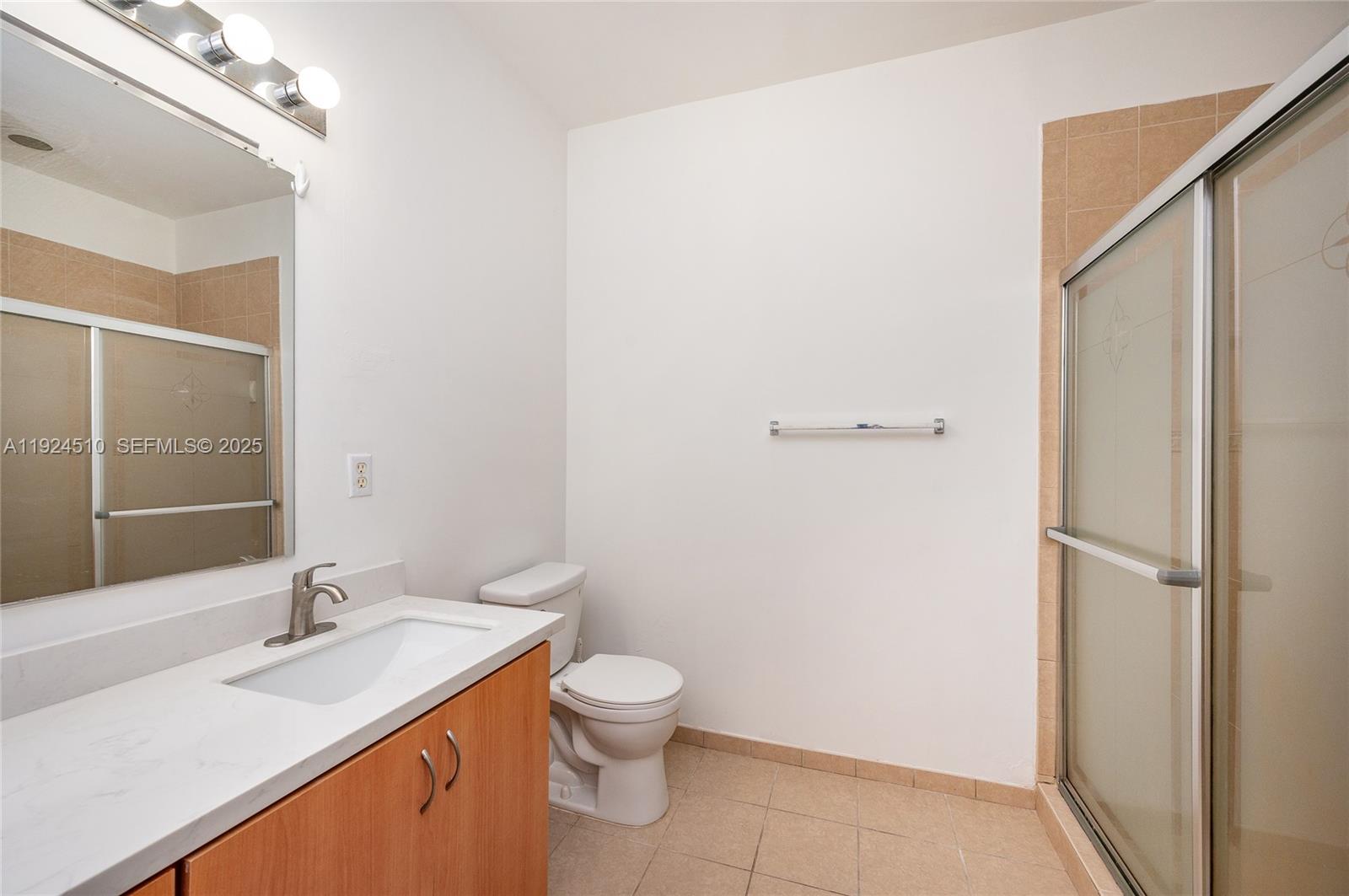 OAKLAND LAKES - Residential