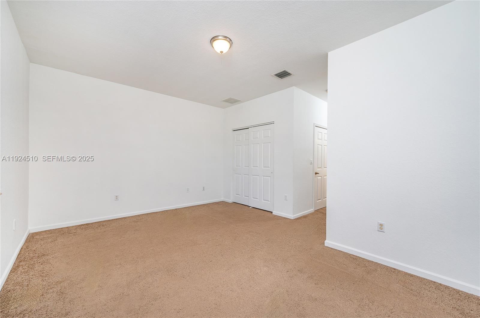 OAKLAND LAKES - Residential