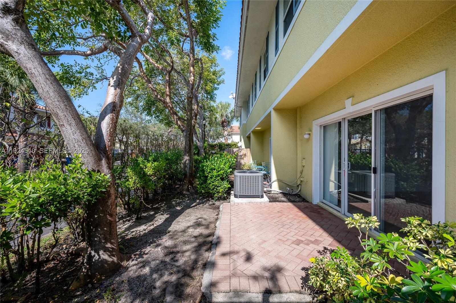 OAKLAND LAKES - Residential