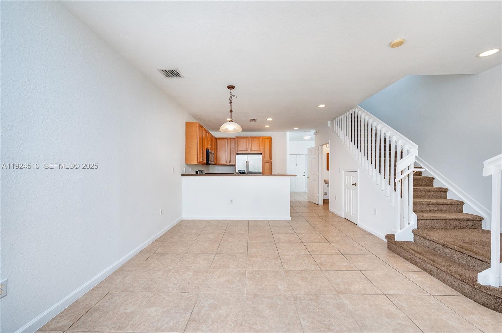 OAKLAND LAKES - Residential